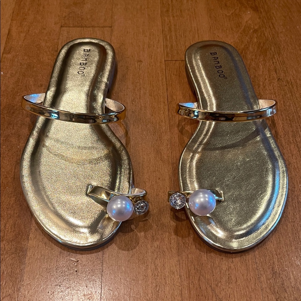 BAMBOO Gold Sandals with Pearl and Crystal Details
